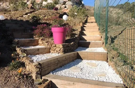 Escalier en bois et pierre